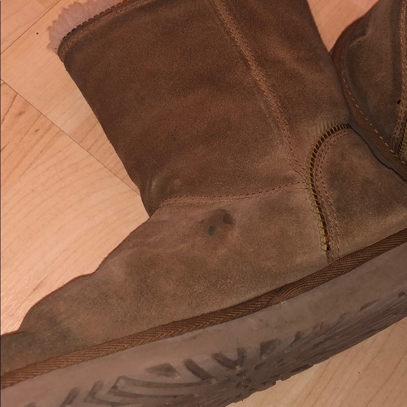 Tan ugg boots - Picture 3 of 3